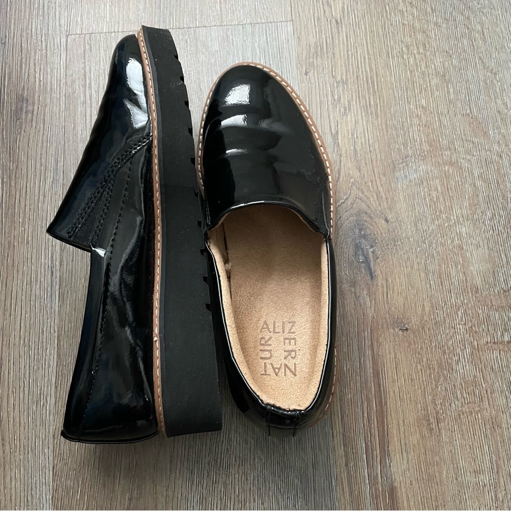 [Women’s] Naturalizer Adra Loafer Inky Black Patent Size 6M